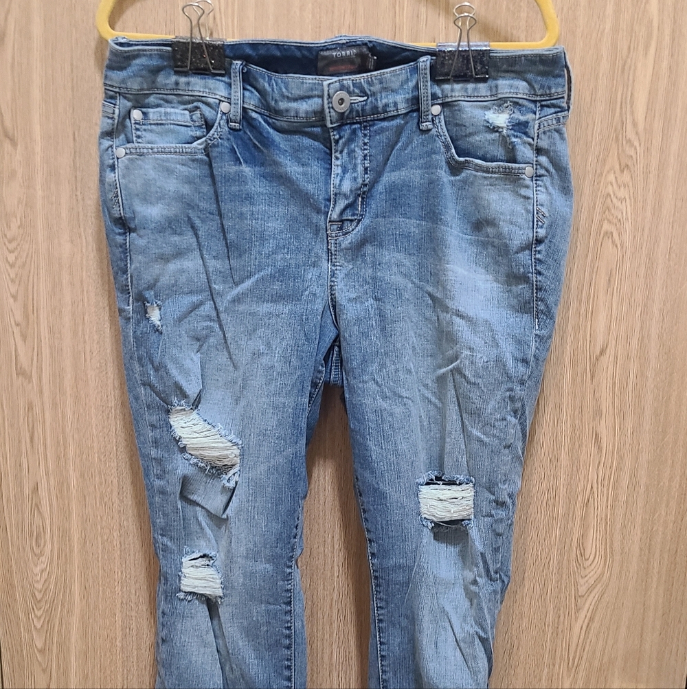 Torrid boyfriend blue distressed Jean with vintage stretch size 16